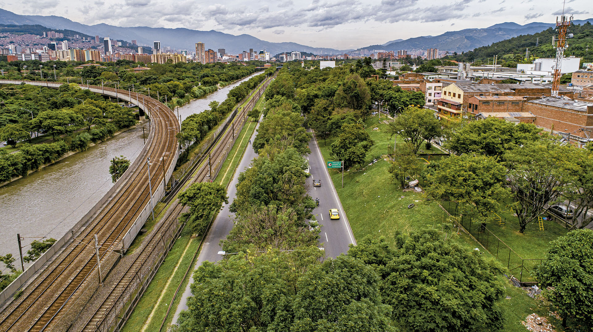 Medellín apuesta por los corredores verdes para reducir su temperatura. Fuente: Diego Zuluaga