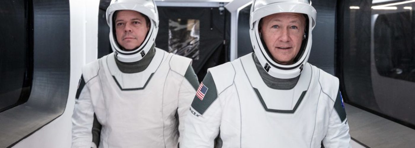 astronautas con traje espacial NASA SpaceX